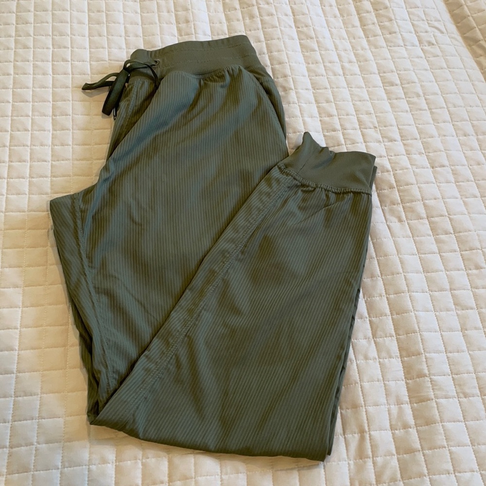 Zyia green trail joggers
